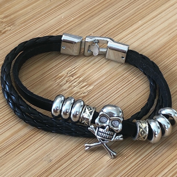 Other - Skull and crossbones leather bracelet